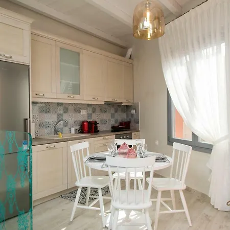 Jacuzzi In The Heart Of Oldtown Apartment