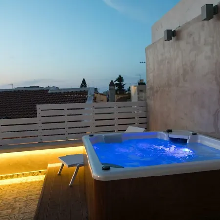 Jacuzzi In The Heart Of Oldtown Apartment